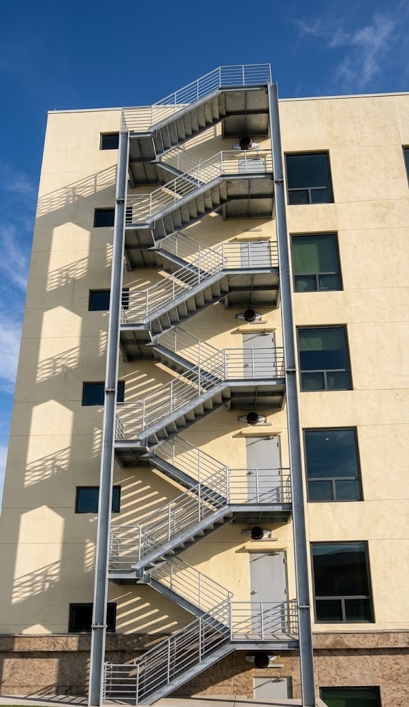 درابزين حديد بتصميم مستقيم